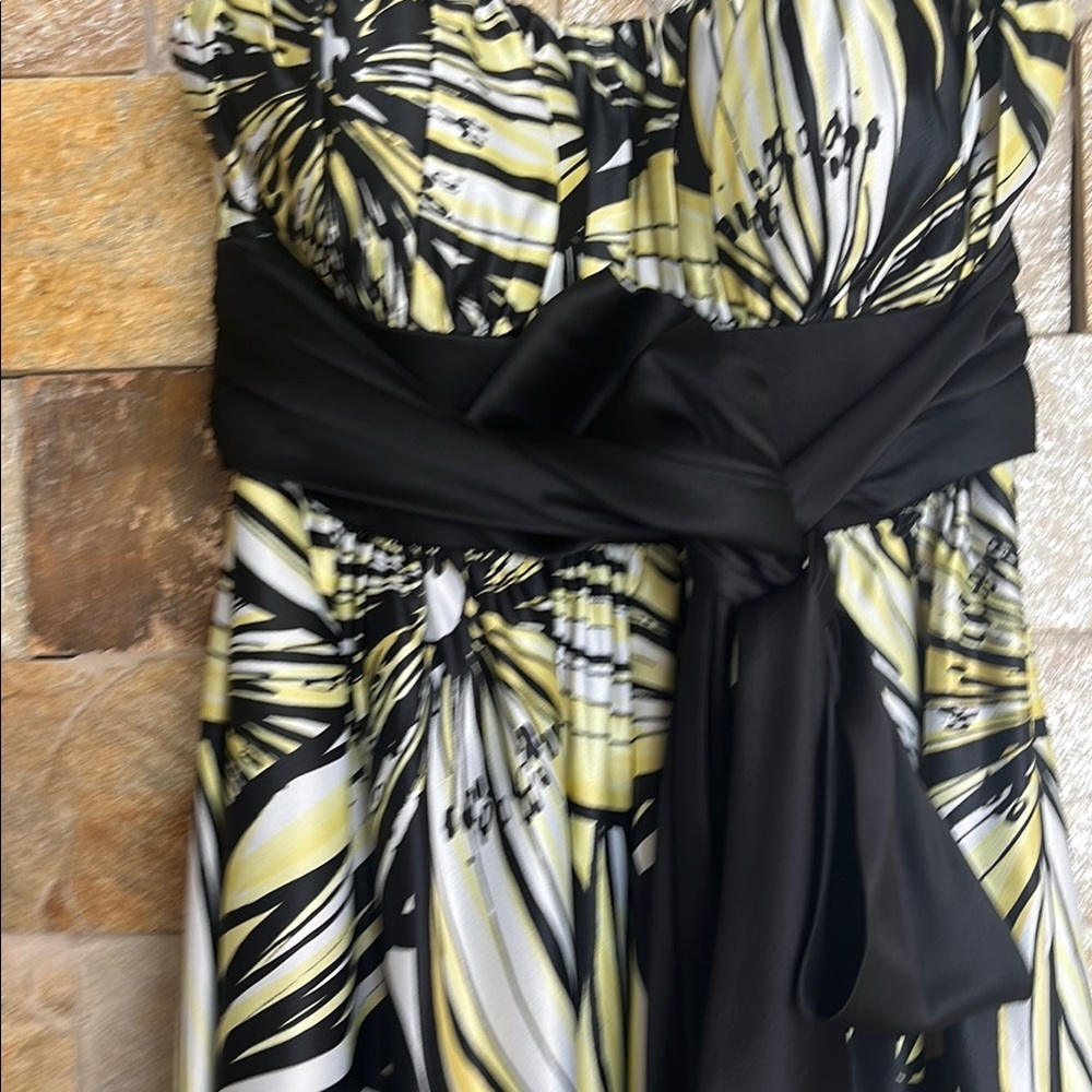 BCBG Paris Print Strapless Maxi Dress. Size 2